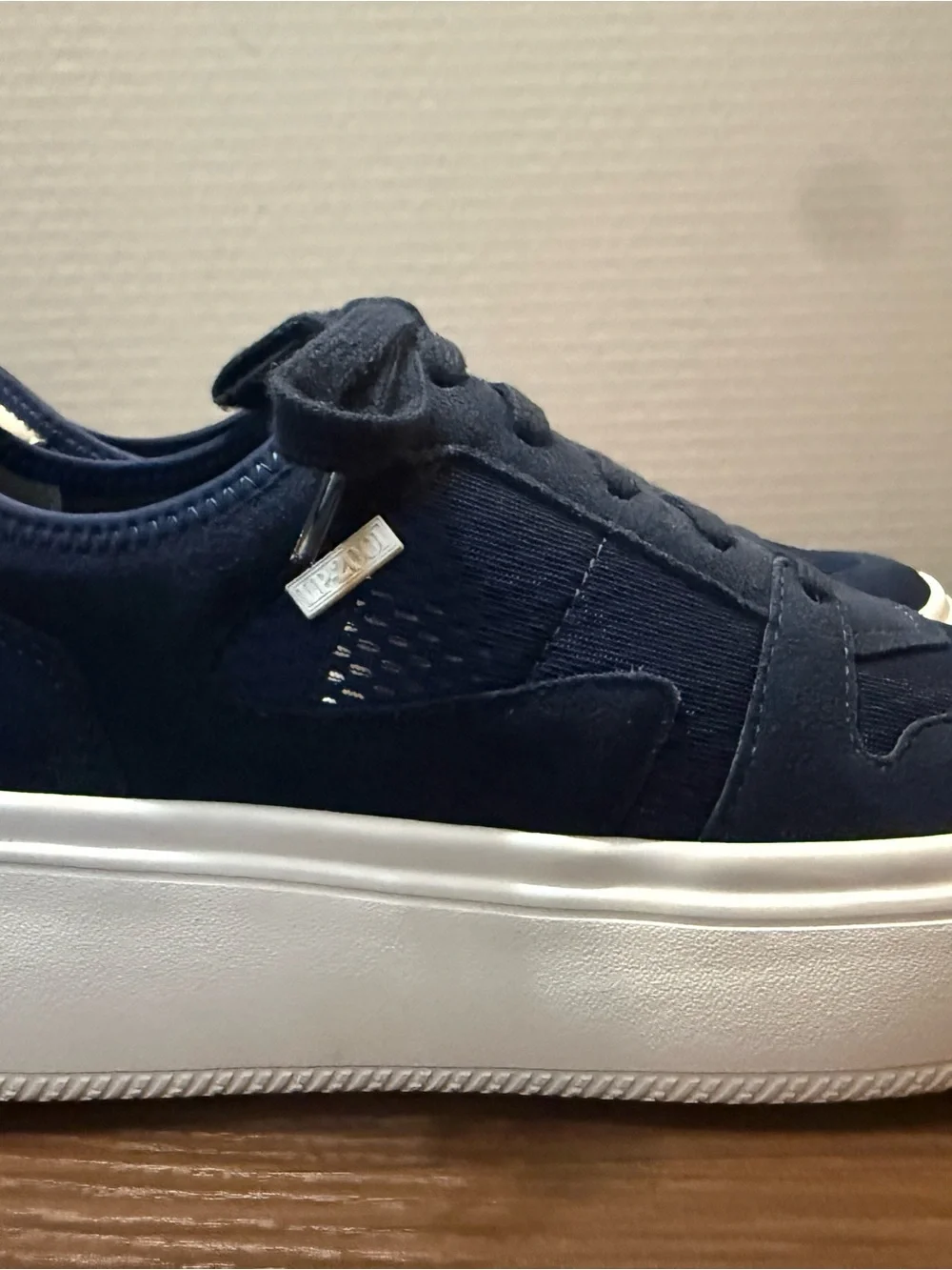Paolo Navy and White Low-Top Platform Sneakers